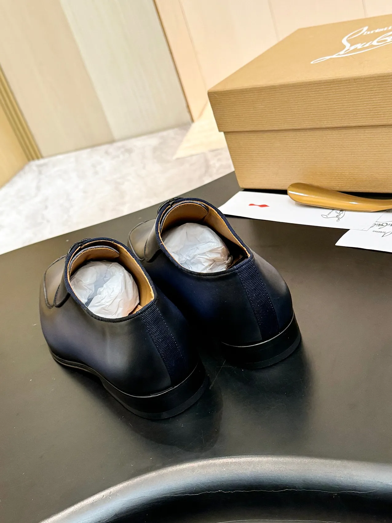 💰960 ••New real shots••CL～High-end men’s 👔Casual•loafers with red soles! ••🆑Genuine and top-quality goods from original orders ••✅💯 Purchase goods from top-quality original orders! Original imported patterned cowhide ➕Imported cowhide lining ➕Cowhide feet ➕Original leather outsole~🉑️Feel free to compare the authentic ones! Size: 39-44 (38.45.46.47 can be customized)
